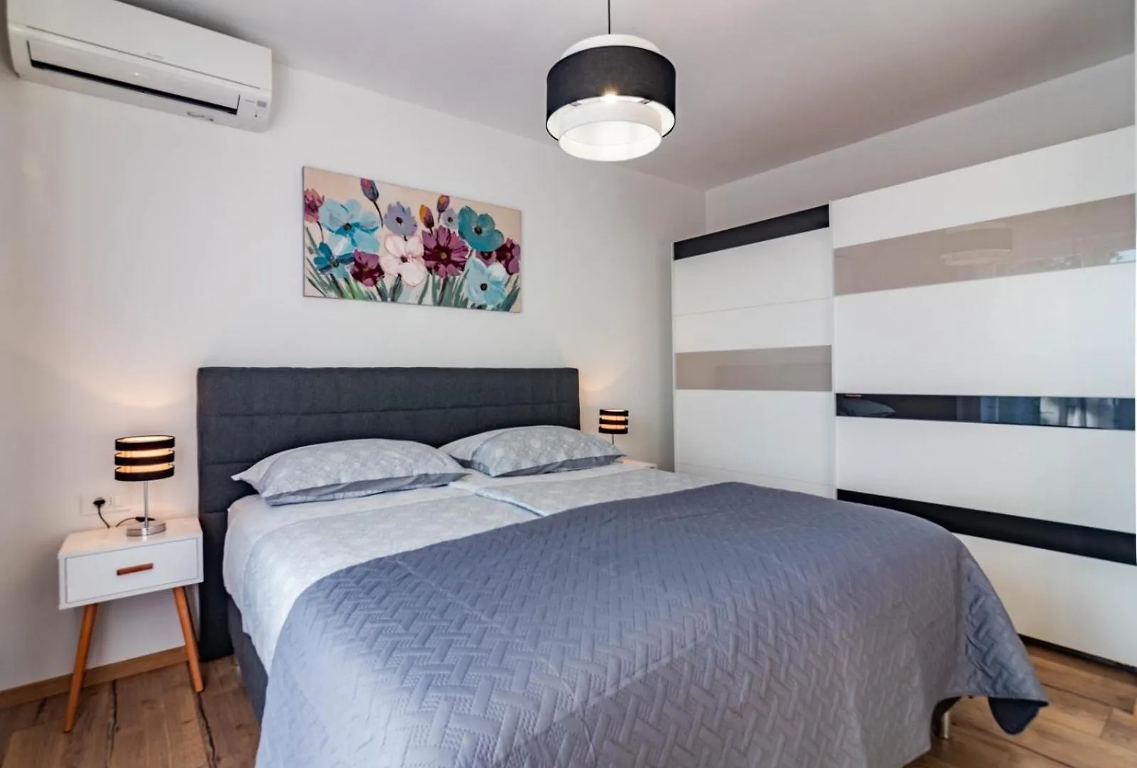 Gloria Villa Sarići 0*,